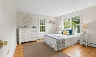 3 Penni Ln, Andover, MA 01810