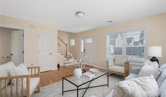18 Cross St, East Providence, RI 02914