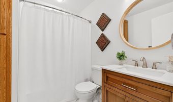 291 Oak Path Ct, Ballwin, MO 63011