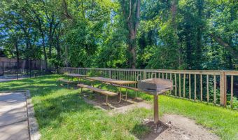 3308 WYNDHAM Cir 321, Alexandria, VA 22302