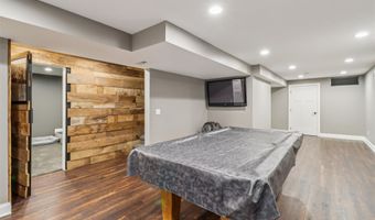 946 11th Ave SE, Altoona, IA 50009