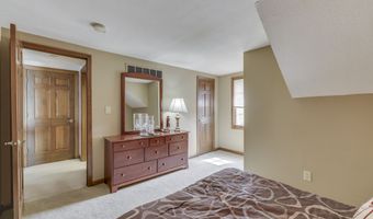 1521 Secretariat Ln, Indianapolis, IN 46217