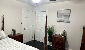 19 CENTER St, Barnegat, NJ 08005