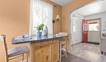 9 Kitchener Rd, Johnston, RI 02919