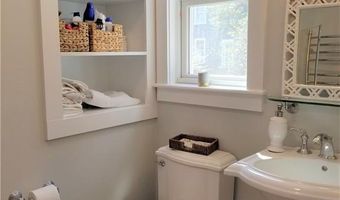 19 Stockholm St, Newport, RI 02840
