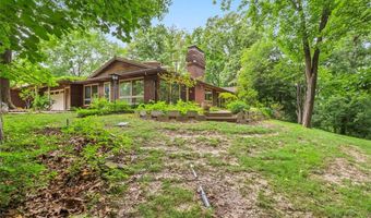 16 Meadowbrook Country Club Est, Ballwin, MO 63011