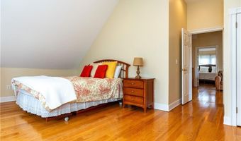 7 Gibson Ave, Narragansett, RI 02882