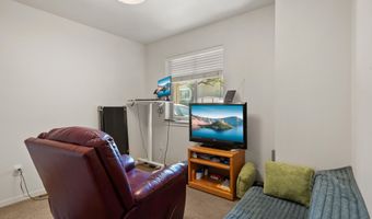 37 N Mountain Ave, Ashland, OR 97520