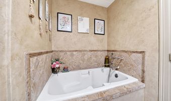 5055 Addison Cir 426, Addison, TX 75001