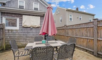 12 Hammond St, Newport, RI 02840