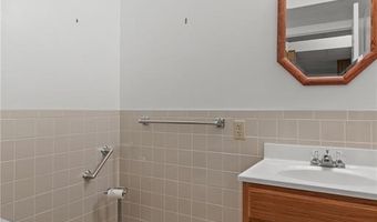 530 Spring Glen Dr, Ballwin, MO 63021