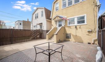 5703 W Giddings St, Chicago, IL 60630