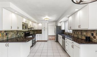 8 Ashley Dr, Lincoln, RI 02865