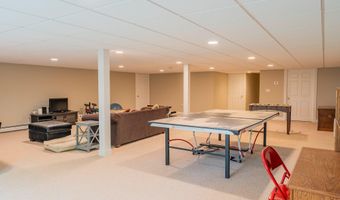 24 Surrey Ln, Falmouth, ME 04105
