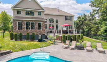 35 Shinnecock Hills Dr, Albany, NY 12205