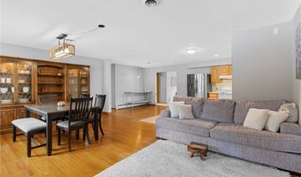 193 Fairway Dr, Akron, OH 44333