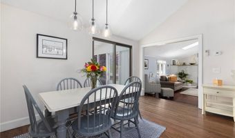 8 SCHOOL HOUSE Rd, Narragansett, RI 02882