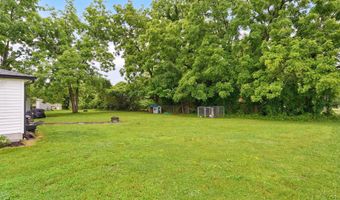 430 S Oak Ave, Aurora, MO 65605