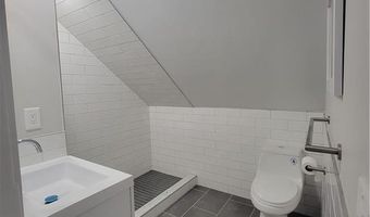 230 Garfield Ave 3rd floor, Bridgeport, CT 06606