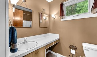667 Duxbury Ct SE, Ada, MI 49301