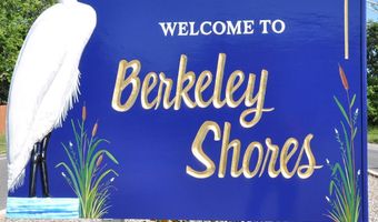 19 Centerboard Dr, Bayville, NJ 08721