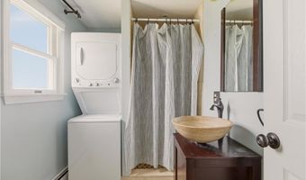 507 County Rd, Barrington, RI 02806