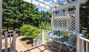 2385 WATTERS Gln, Falls Church, VA 22043