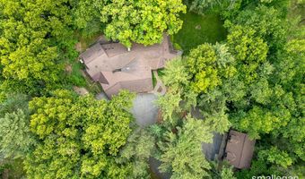 550 Greentree Ln NE, Ada, MI 49301