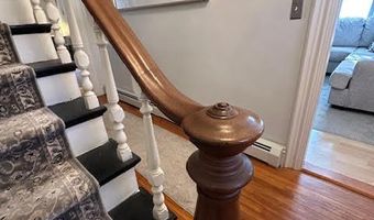 68 Park St, Belfast, ME 04915