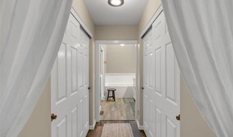 35 Ridgeview Circle Ct, Ballwin, MO 63021