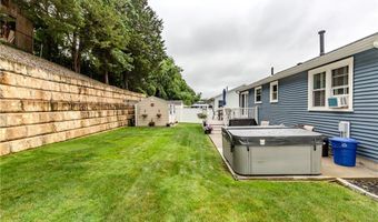 10 Pembroke Dr, Johnston, RI 02919