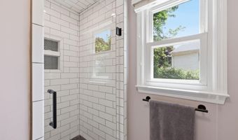 575 Garfield Ave, Belford, NJ 07718