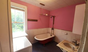 16 Northridge Rd, Burke, VT 05871