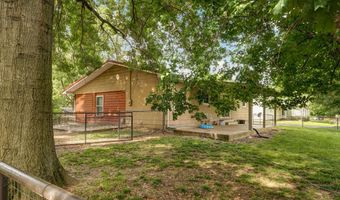 606 E Prairie Ln, Ash Grove, MO 65604