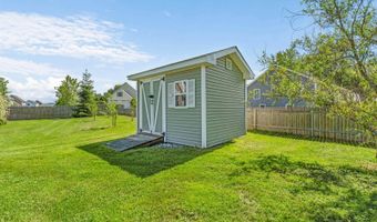 174 Rolling Meadow Dr, Bangor, ME 04401