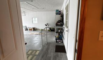 3702 Round House Rd, Aurora, MO 65605