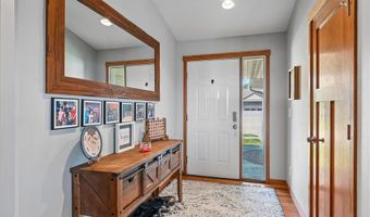 612 Deer Ridge Dr, Atkins, IA 52206