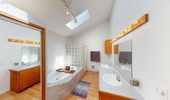 98393 E COUGAR Ln, Brookings, OR 97415