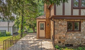 914 Ash St, Baraboo, WI 53913