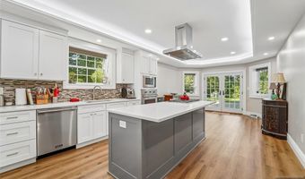 35 Franklin Tpke, Allendale, NJ 07401