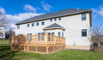 4 Hilander Dr, Albany, NY 12211