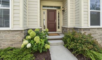3048 N Spurway Dr, Ann Arbor, MI 48105