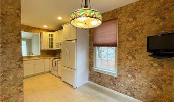 2322 Fox Meadow Dr, Allentown, PA 18104