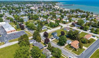1317 DIVISION St, Algoma, WI 54201