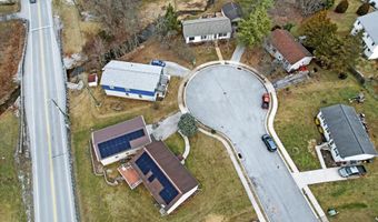 10 HEIGHTS Ct, Abbottstown, PA 17301