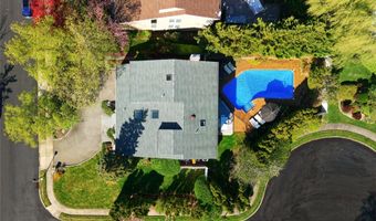 2 Crest Hollow Ln, Albertson, NY 11507