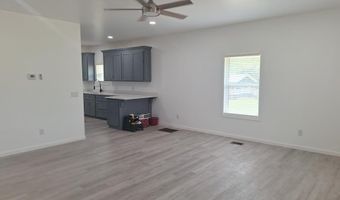 33 Elmwood Ln, Baxley, GA 31513