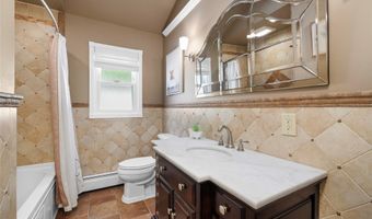 160 Grand Central Ave, Amityville, NY 11701