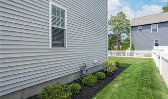 52 Bedlow Ave, Newport, RI 02840