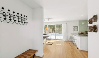 54 Gardiner Dr, Amagansett, NY 11930